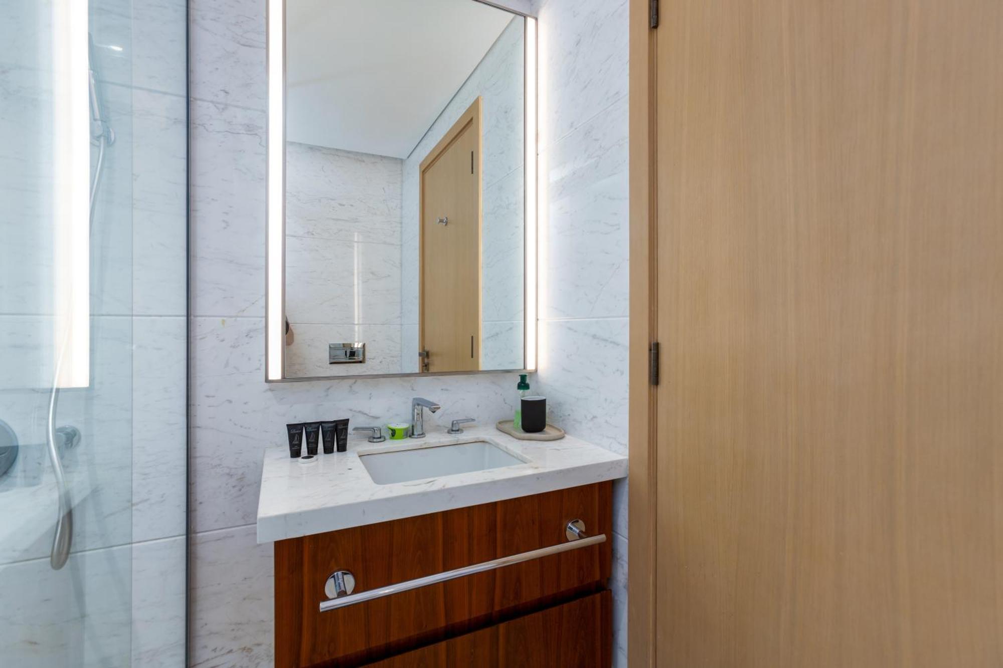 Modern 1br Apartment, High Floor, Near Mall Apartamento Dubai