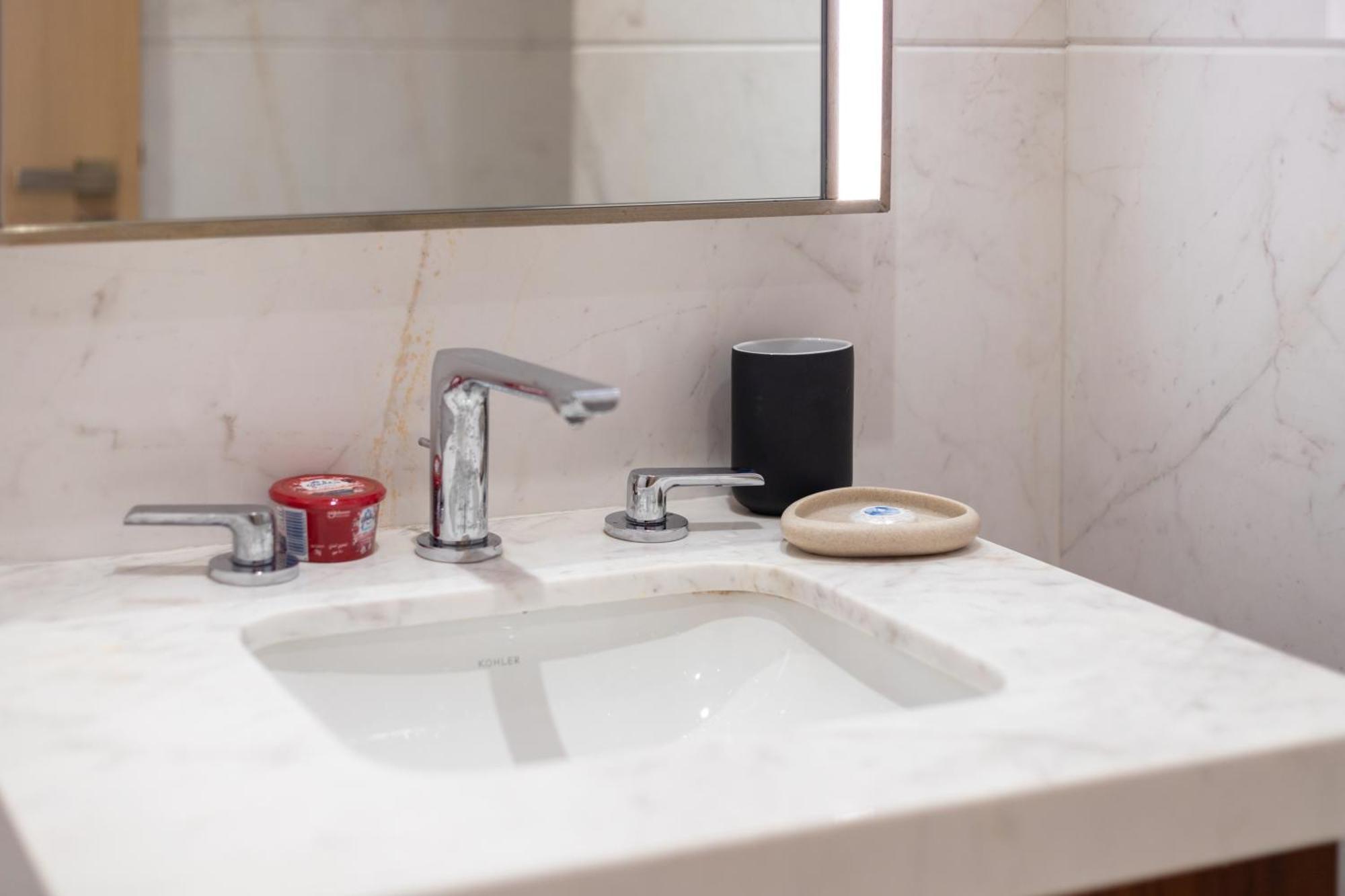 Apartamento Modern 1br Apartment, High Floor, Near Mall Dubai